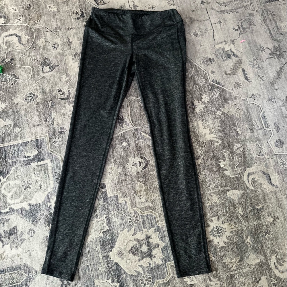 Athleta New w/o Tags Womens Black and Silver Yoga Pants Coolmax Size MT